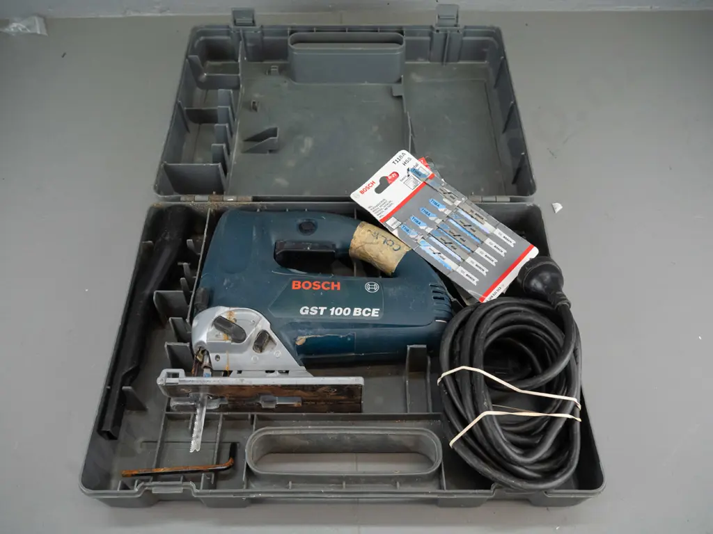 Bosch Jig Saw in tool case  Image 1++