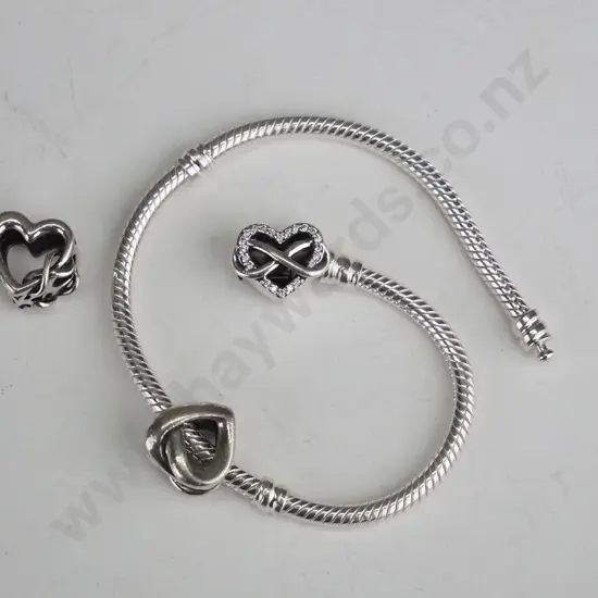 Silver bracelet with 3 hearts charm