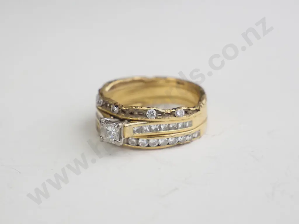 gold ring with diamonds? (damaged) Image 1++
