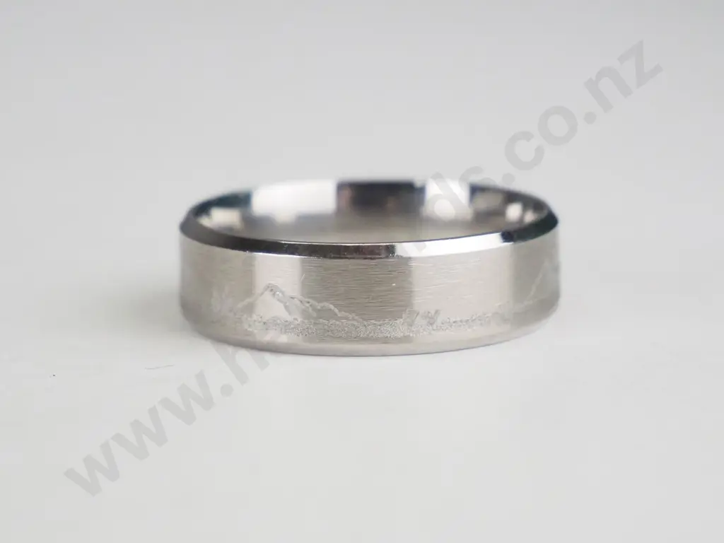 silver ring with mountain range engraved Image 1++