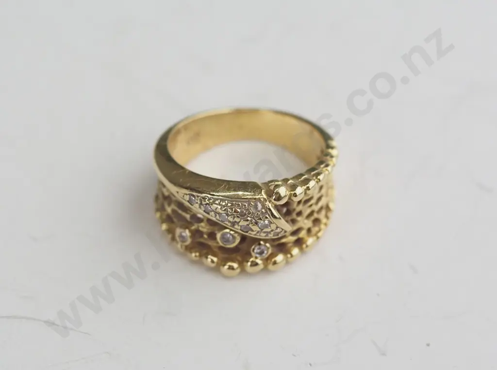 18k gold ring with diamonds? Image 1++