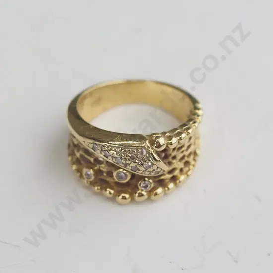 18k gold ring with diamonds?