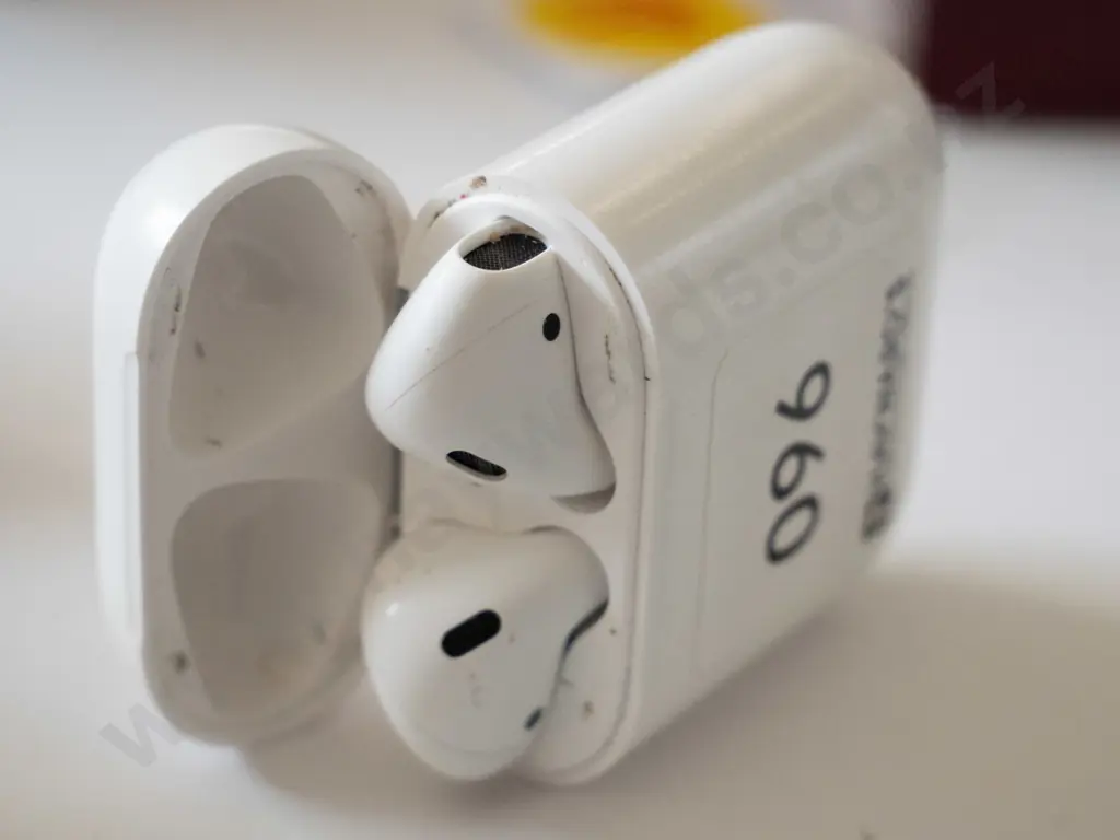 Apple airpods Image 1++
