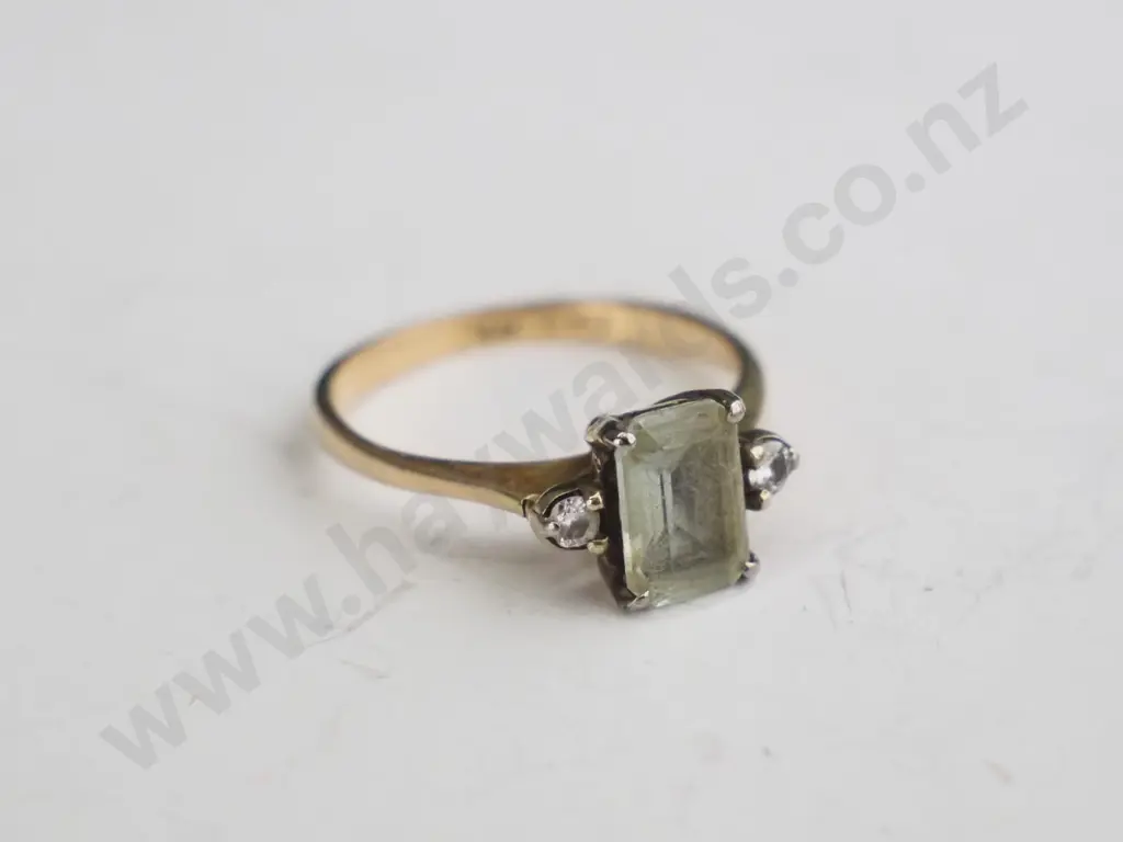 Small  gold ring with large aquamarine with two diamonds?  585 Image 1++