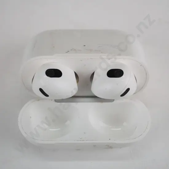White earpods 