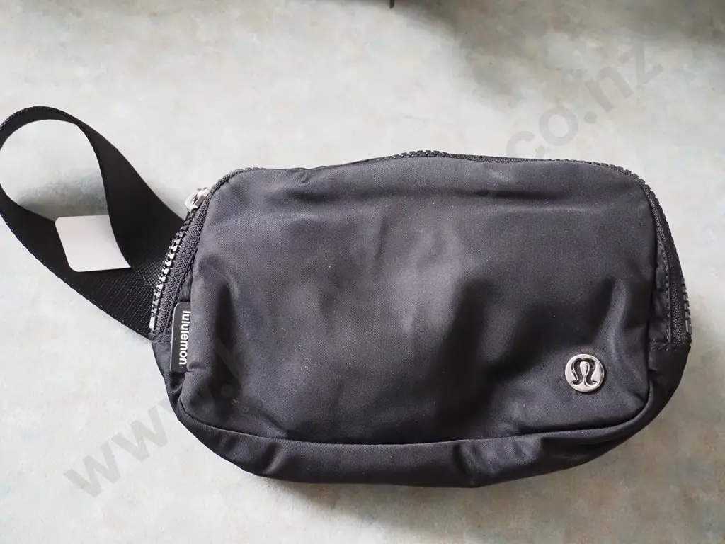 Black Lululemon Bum Bag Image 1++