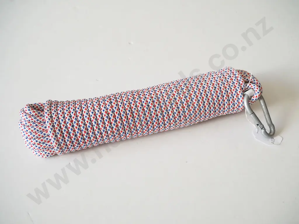 Coil of rope & galvanised hook Image 1++
