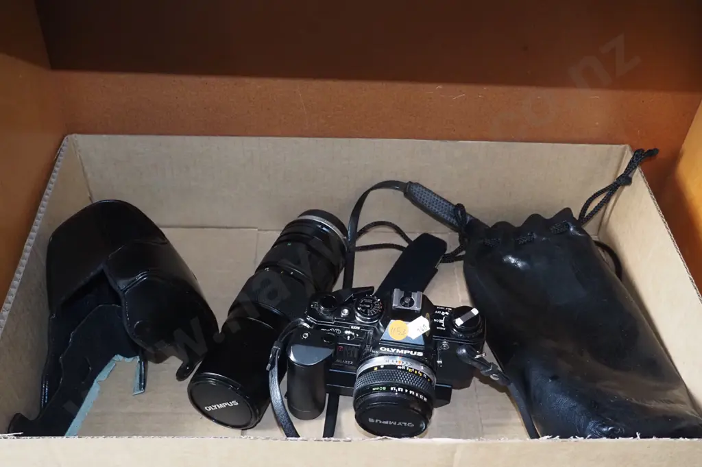 Olympus OM10 35 mm film camera with 2 lenses, motor drive & case Image 1++