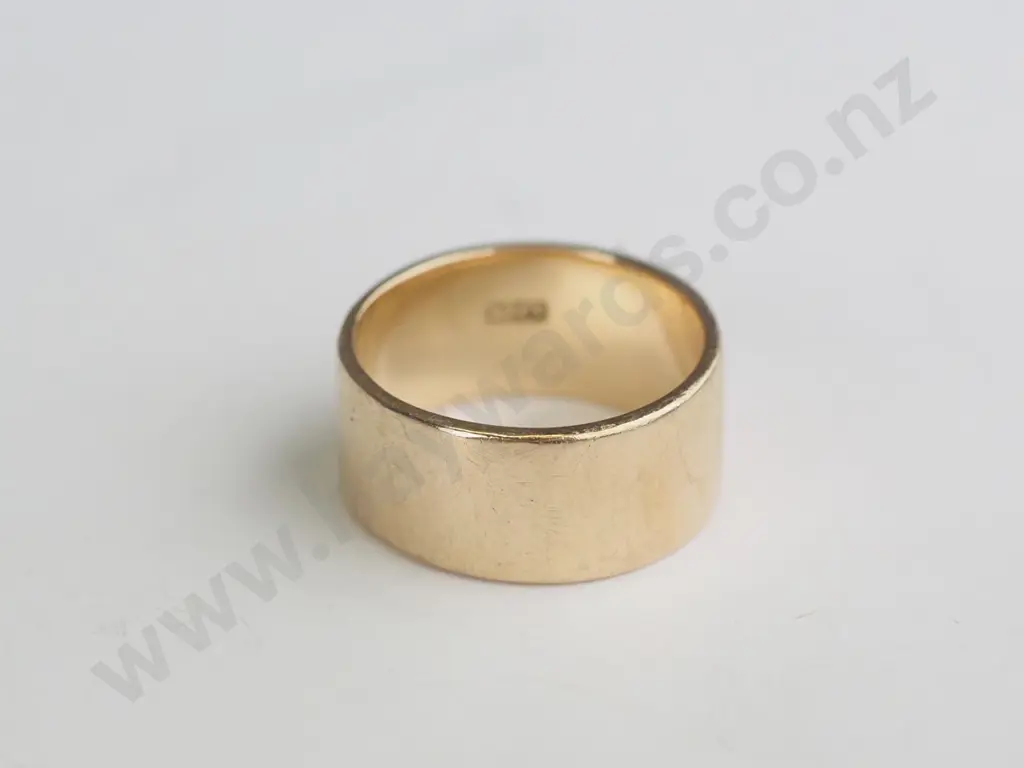 Wide Gold Band 18ct Gold Image 1++