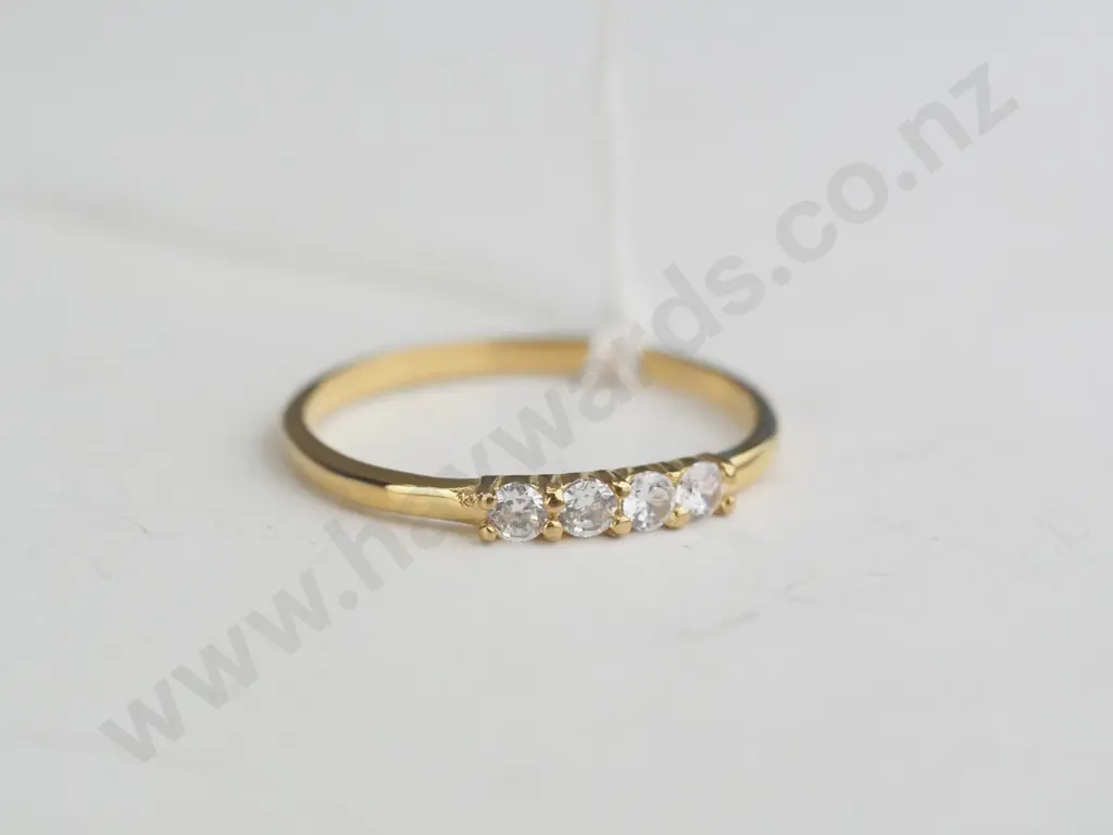 Gold band with x4 clear stones along the top - nil markings Image 1++