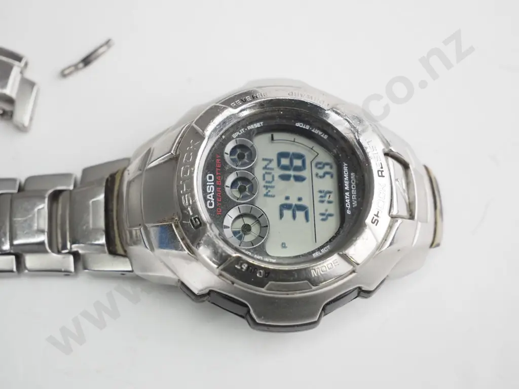 Stainless steel watch, Men's Casio - broken strap Image 1++
