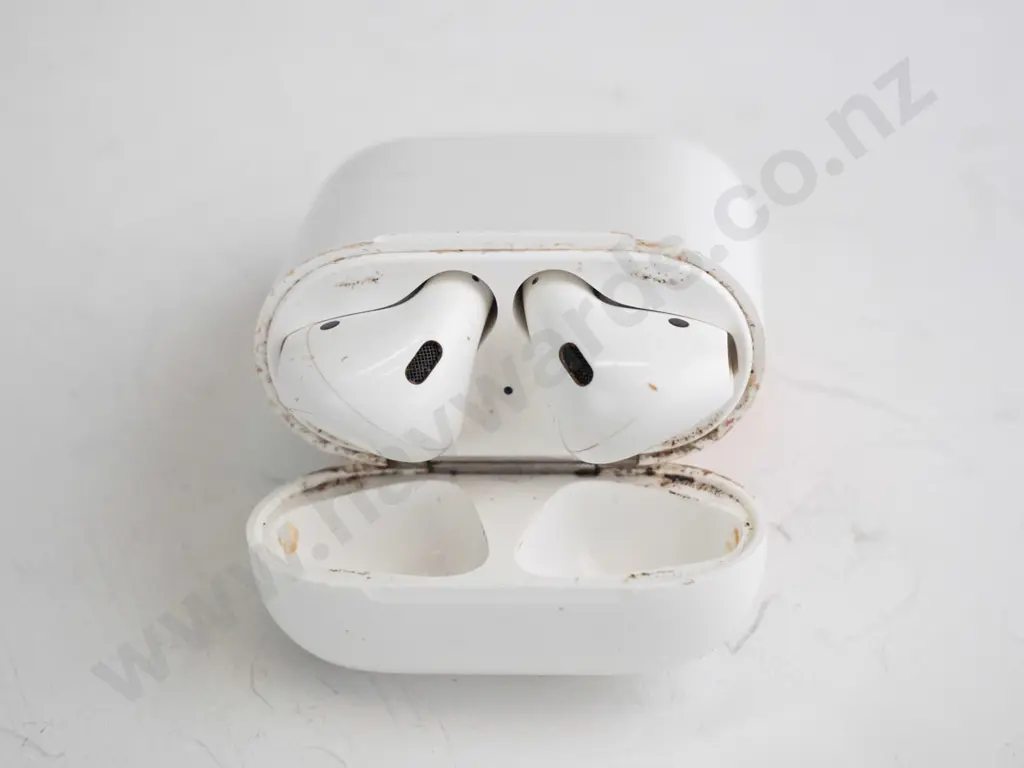 White ear pods in white case  Image 1++