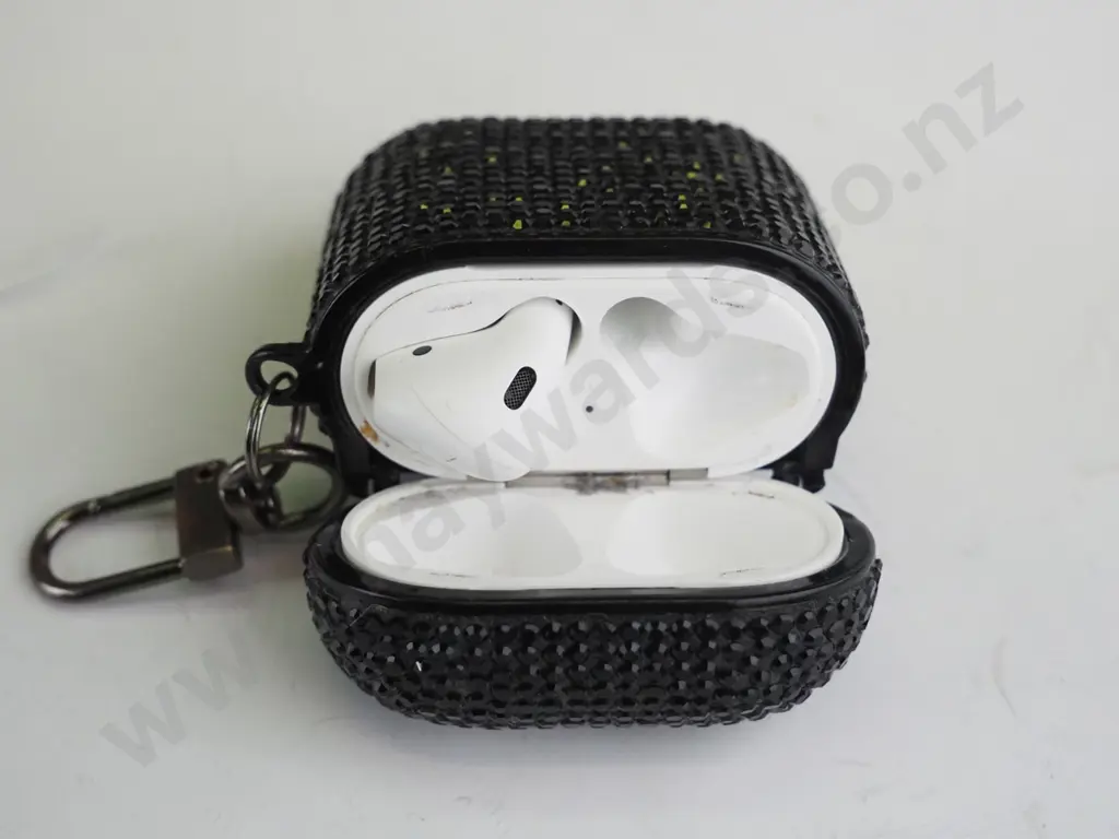 Apple ear pod in a black rhinestone/diamante case. Only one. Image 1++