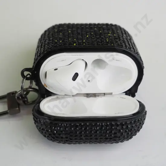 Apple ear pod in a black rhinestone/diamante case. Only one.