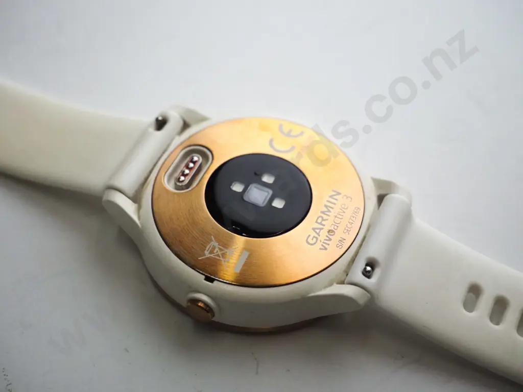 Garmin Vivo active 3, white  Image 1++