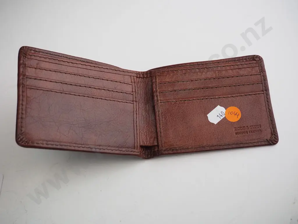 Brown leather wallet Image 1++
