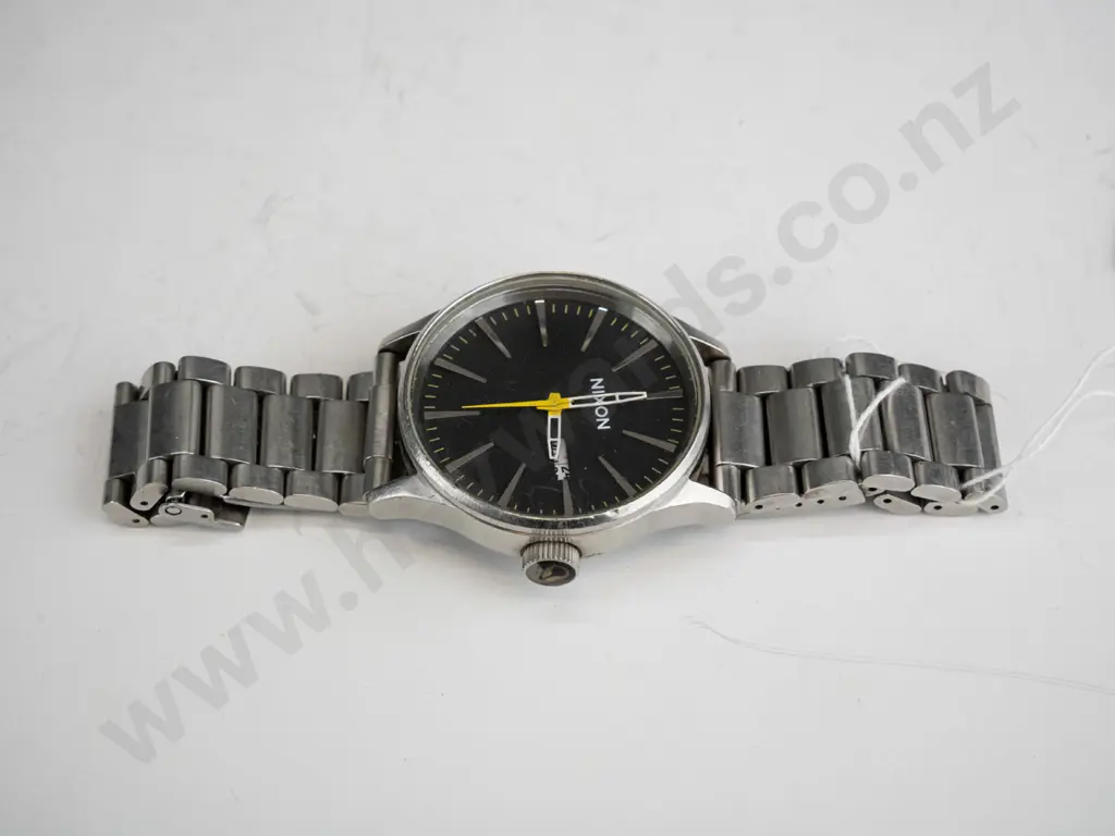 NIXON Branded watch Image 1++