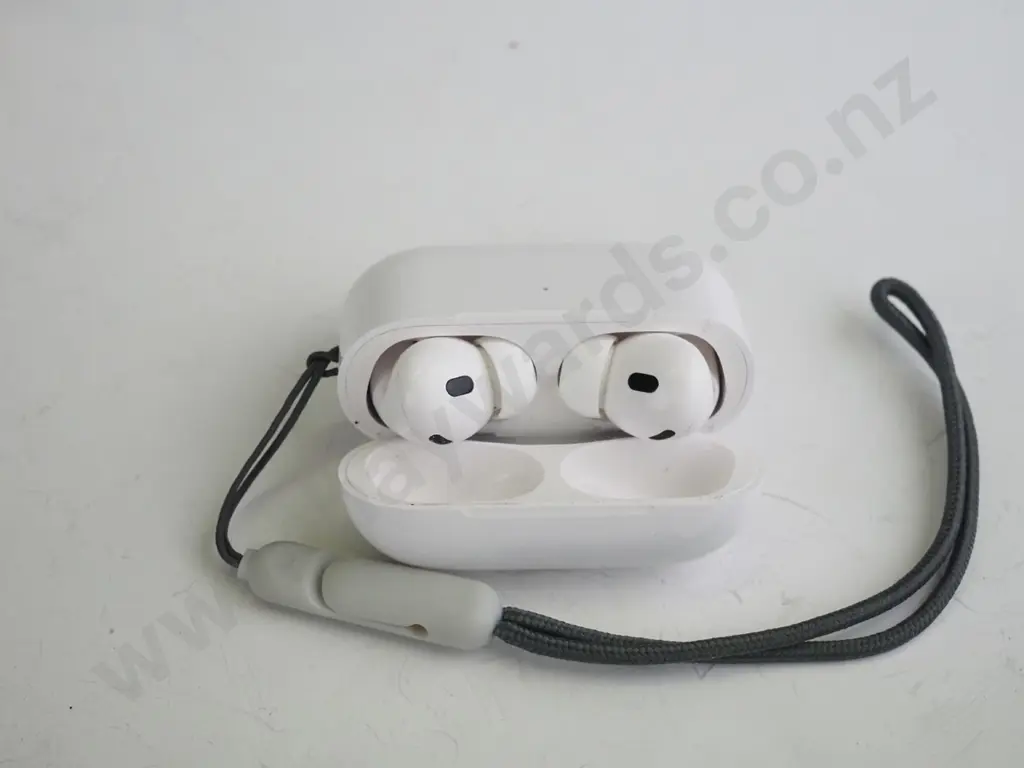 PRODA earbuds, white in white charging case Image 1++