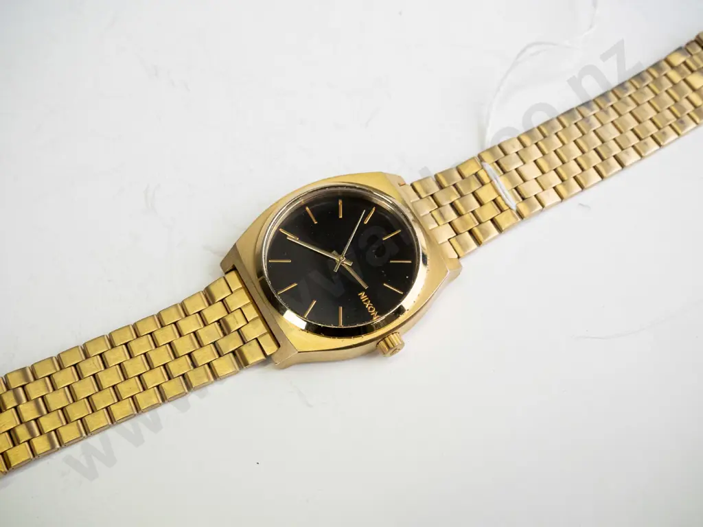 Nixon type watch - gold  Image 1++