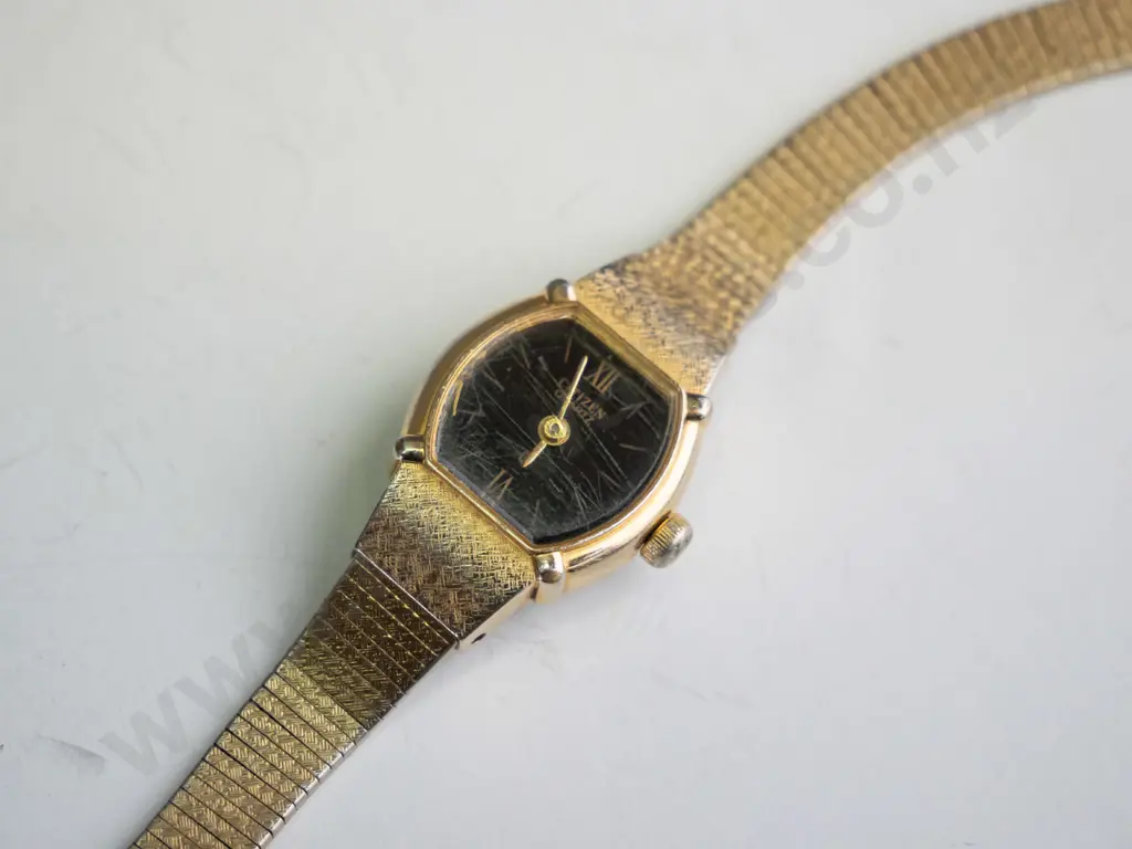 Small gold ""Citizen"" branded watch.  Image 1++