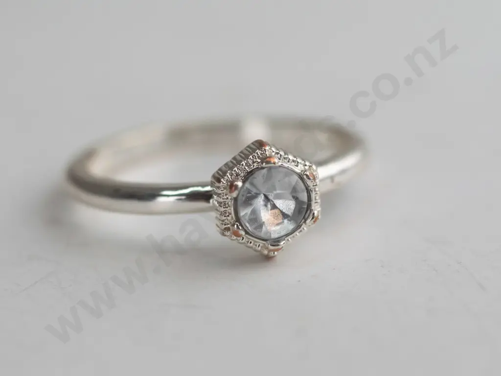 Silver coloured ring with white/silver coloured gem Image 1++