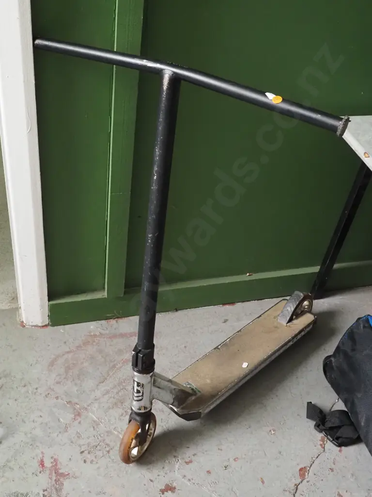 Black Scooter Image 1++
