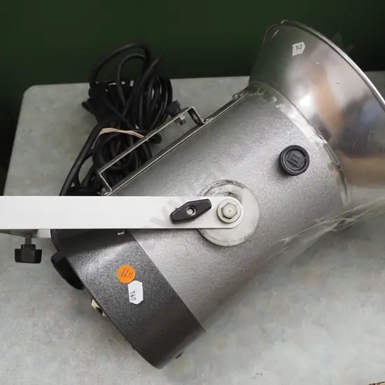 Studio light (poor condition)