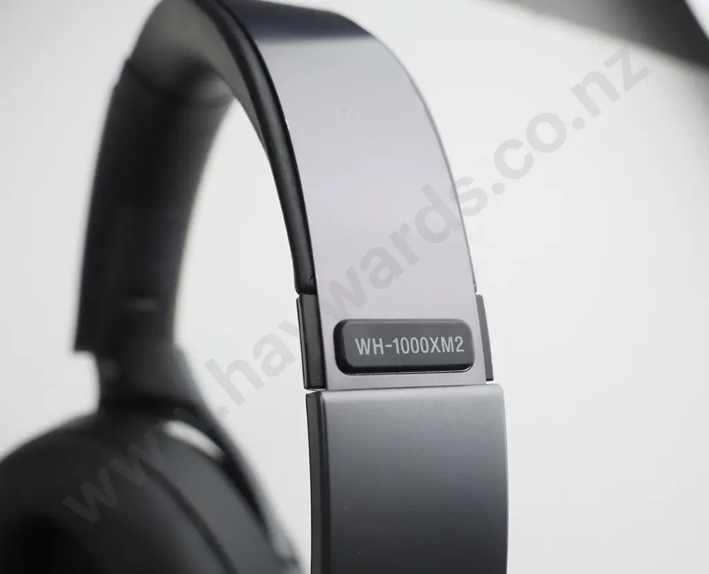 Sony Headphones in Black Case  Image 1++