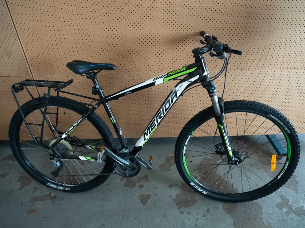 Black & White Merida mountain bike Image 1++