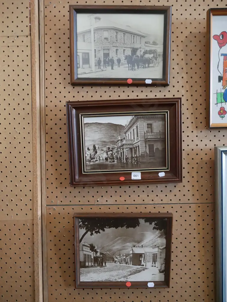 3x reproduction photographs - Southern Lakes - red dots Image 1++