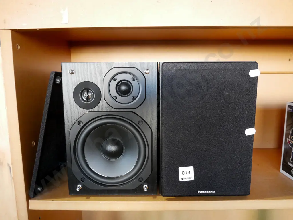 2x Panasonic bookcase speakers Image 1++