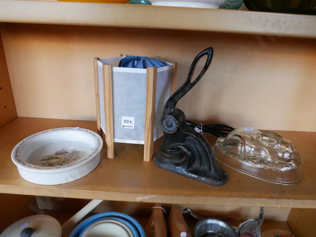 shelf; baby bowl, desk lamp, embossing stamp, rabbit jelly mould Image 1++