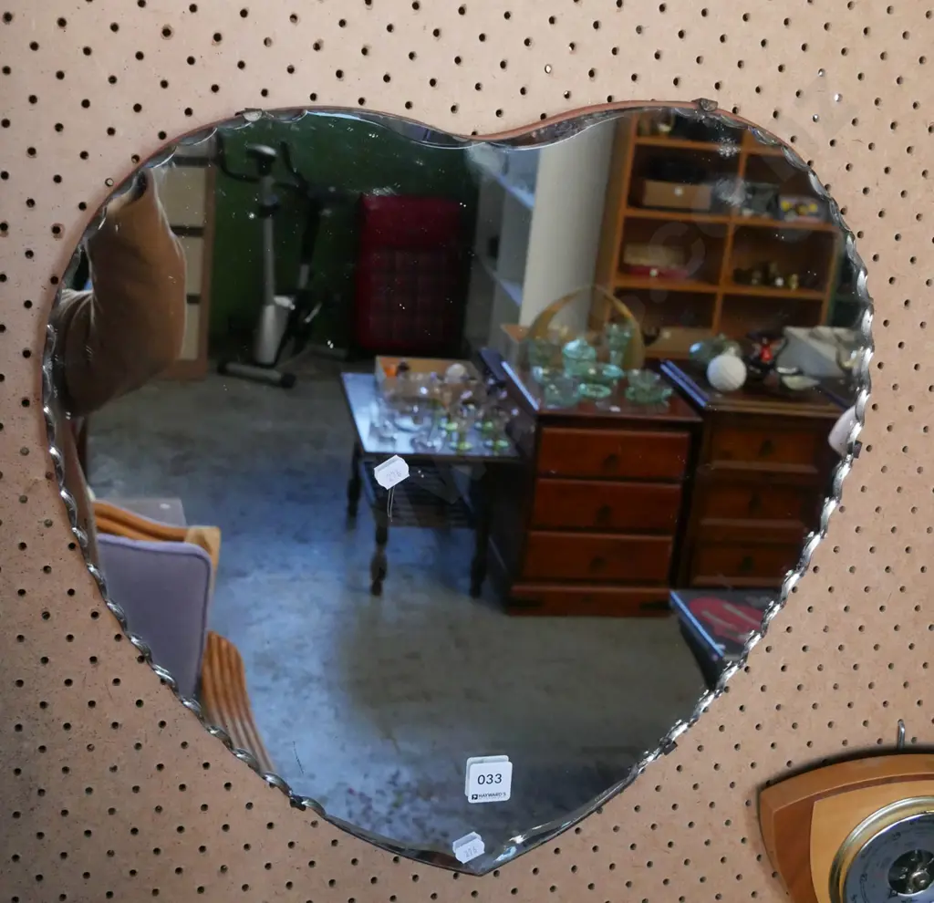 saclloped edge heart shaped wall mirror Image 1++