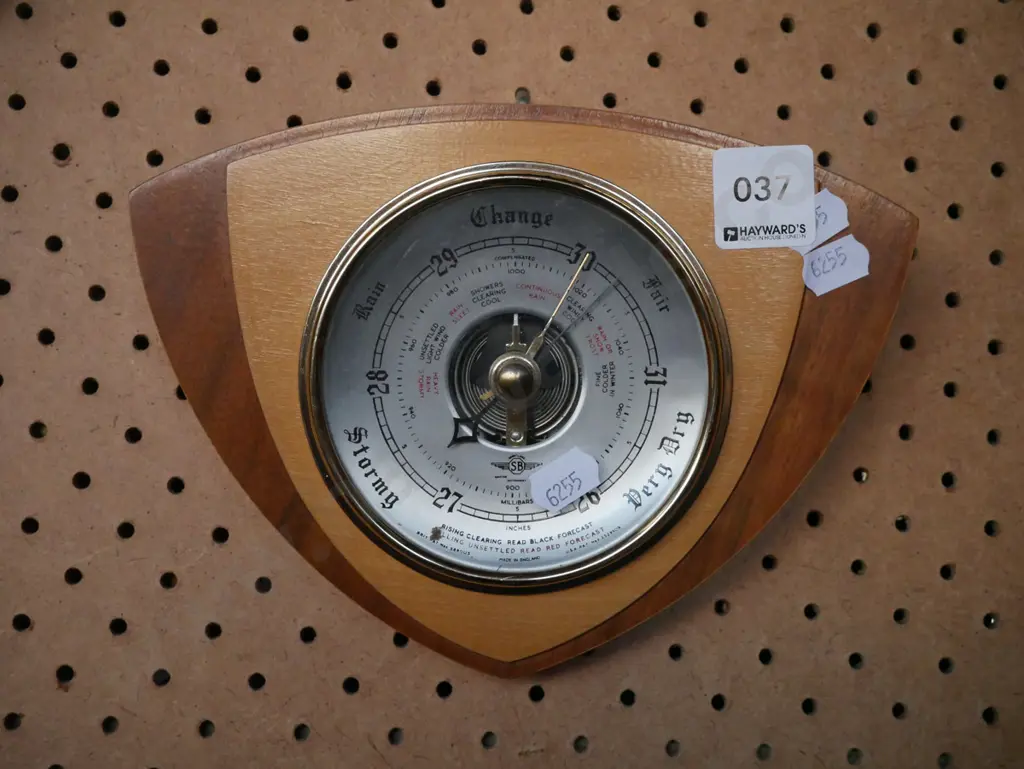 wall barometer Image 1++