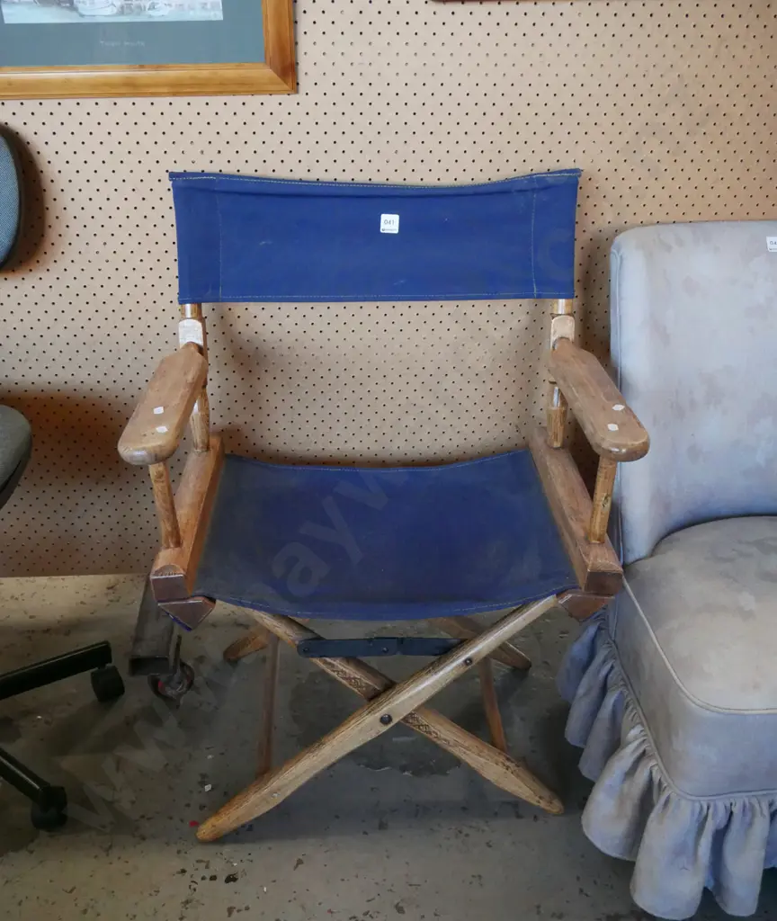 wood and canvas director's chair Image 1++
