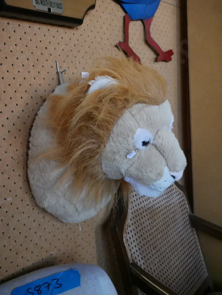soft lion wall mounted trophy Image 1++