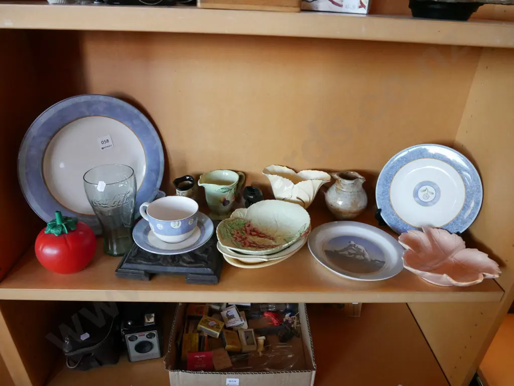 shelf; plates, vases, tomato sauce bottle etc Image 1++