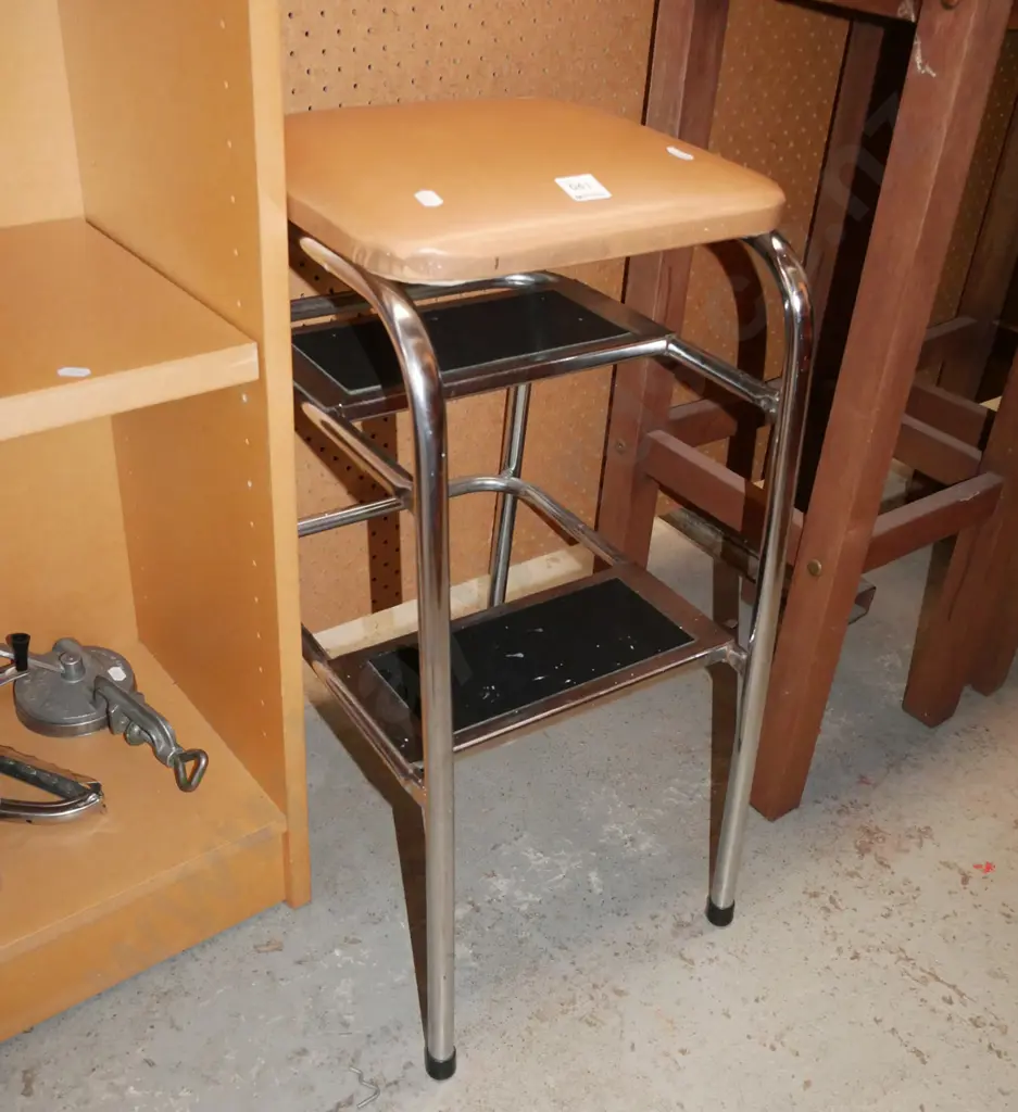 vinyl step stool Image 1++