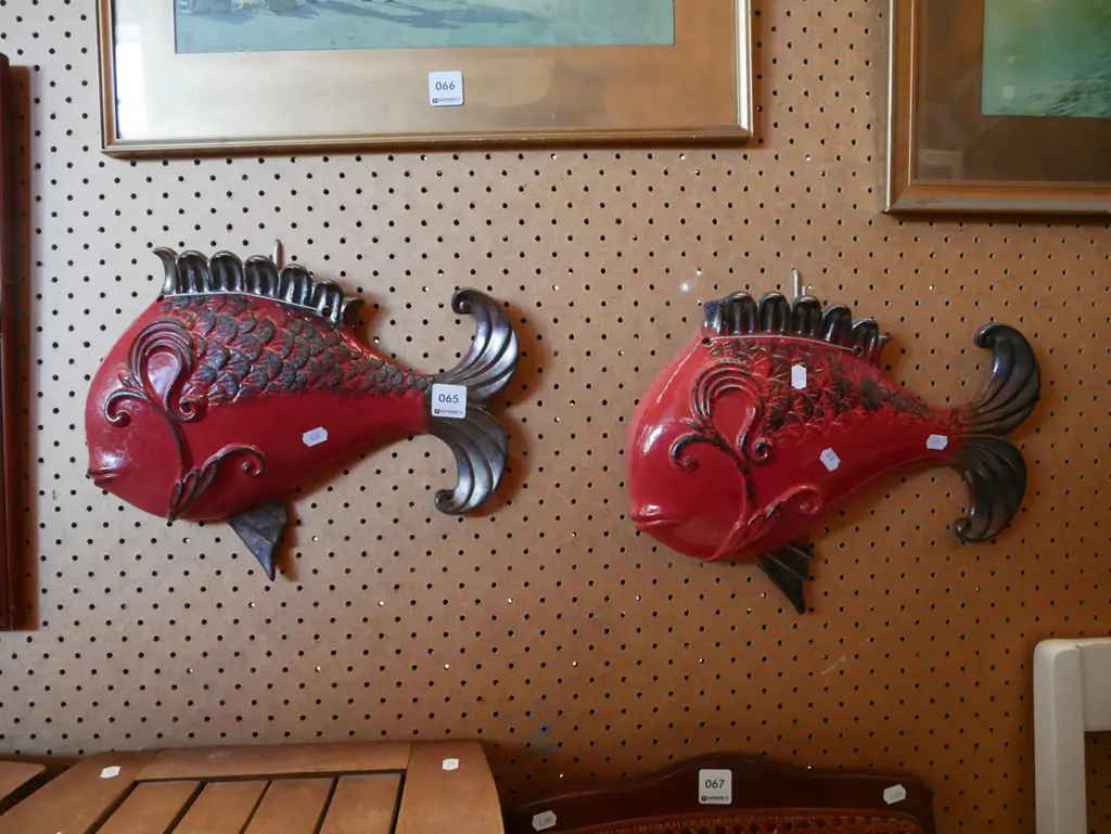 2x ceramic wall mounted fish Image 1++