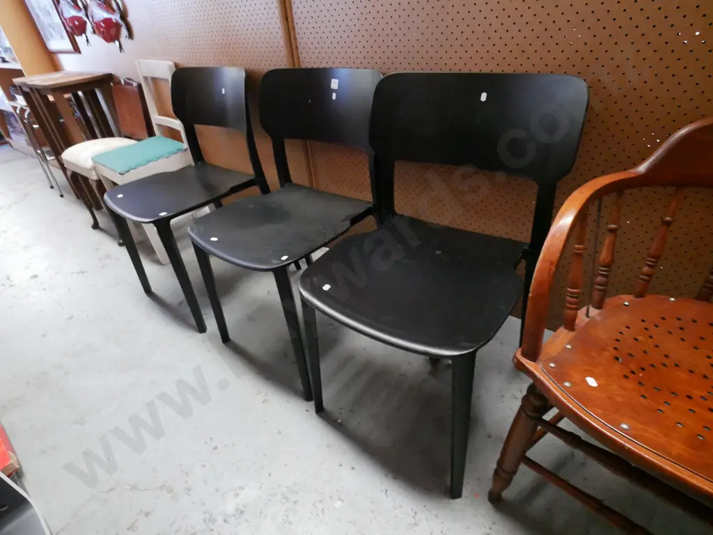 3x black plastic reception chairs Image 1++