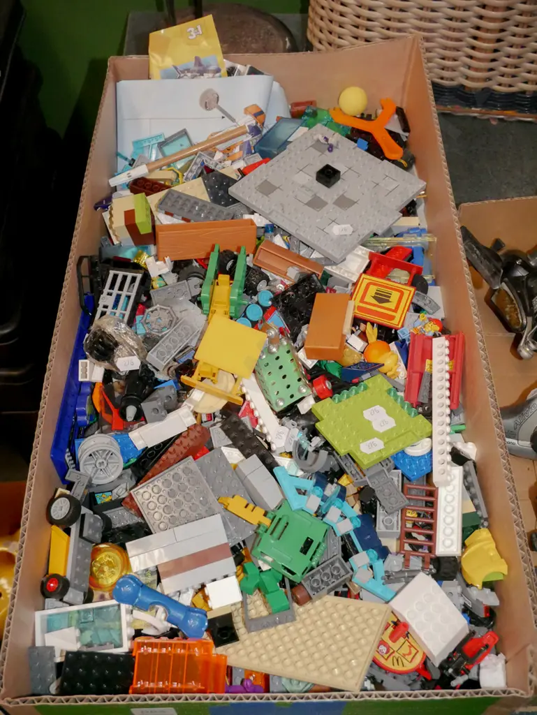 box of Lego Image 1++
