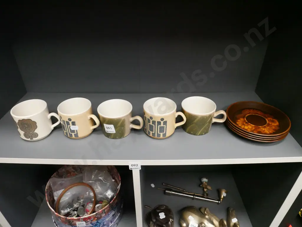5x Crown Lynn cups, 4x saucers Image 1++