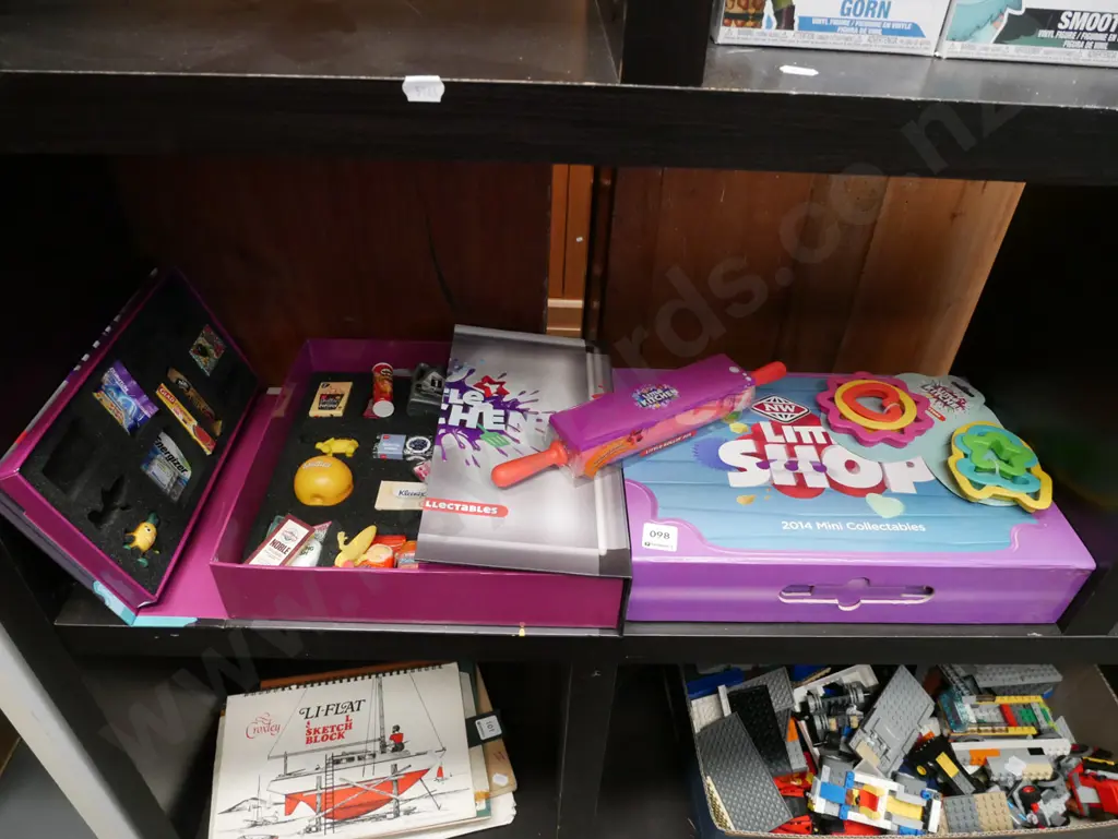 New World Little Shop collectables Image 1++