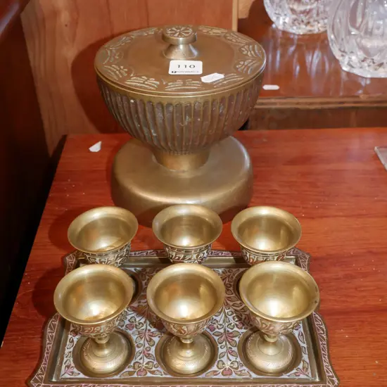lidded brass comport, 6x small brass egg cups on tray
