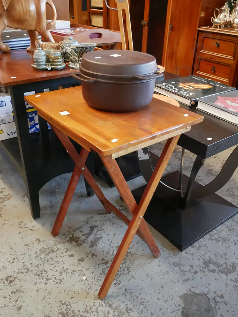 small foldaway table H-650 W-475 D-370 Image 1++