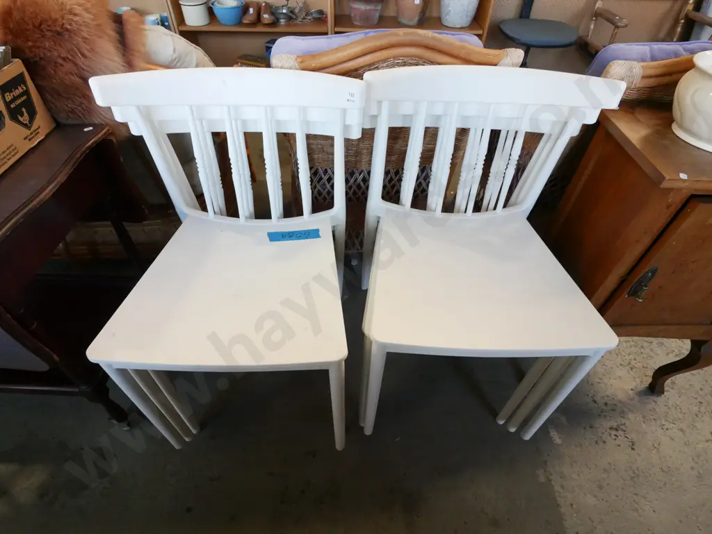 6x white plastic outdoor chairs Image 1++