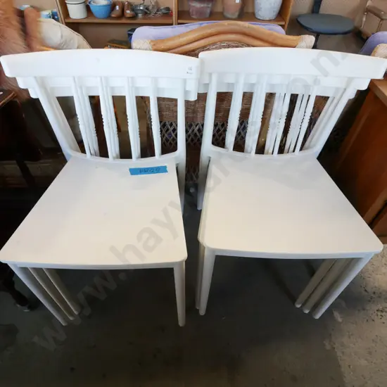 6x white plastic outdoor chairs