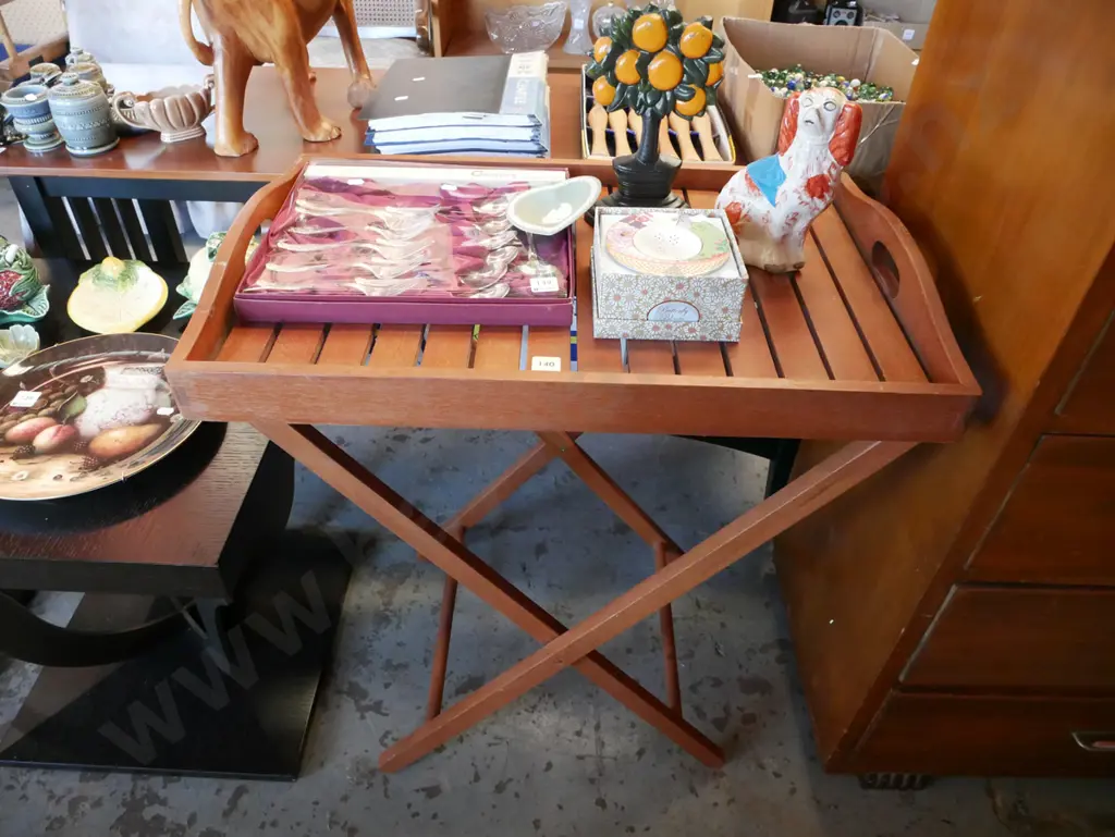 butler's tray and stand Image 1++