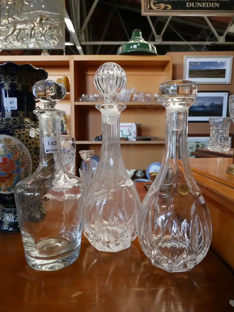 3x crystal stoppered decanters Tallest H-345 Image 1++