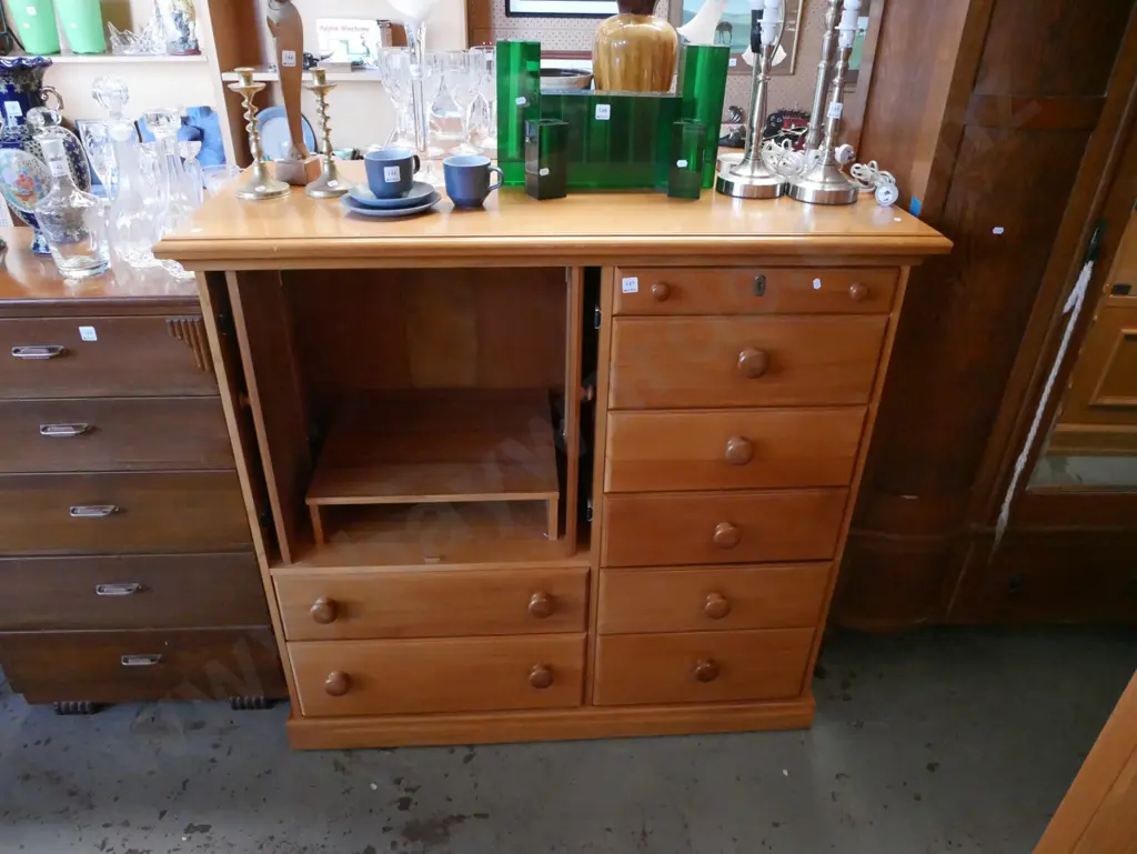 solid rimu sideboard - 8 drawers including cutlery drawer, 2x foldaway doors  Image 1++